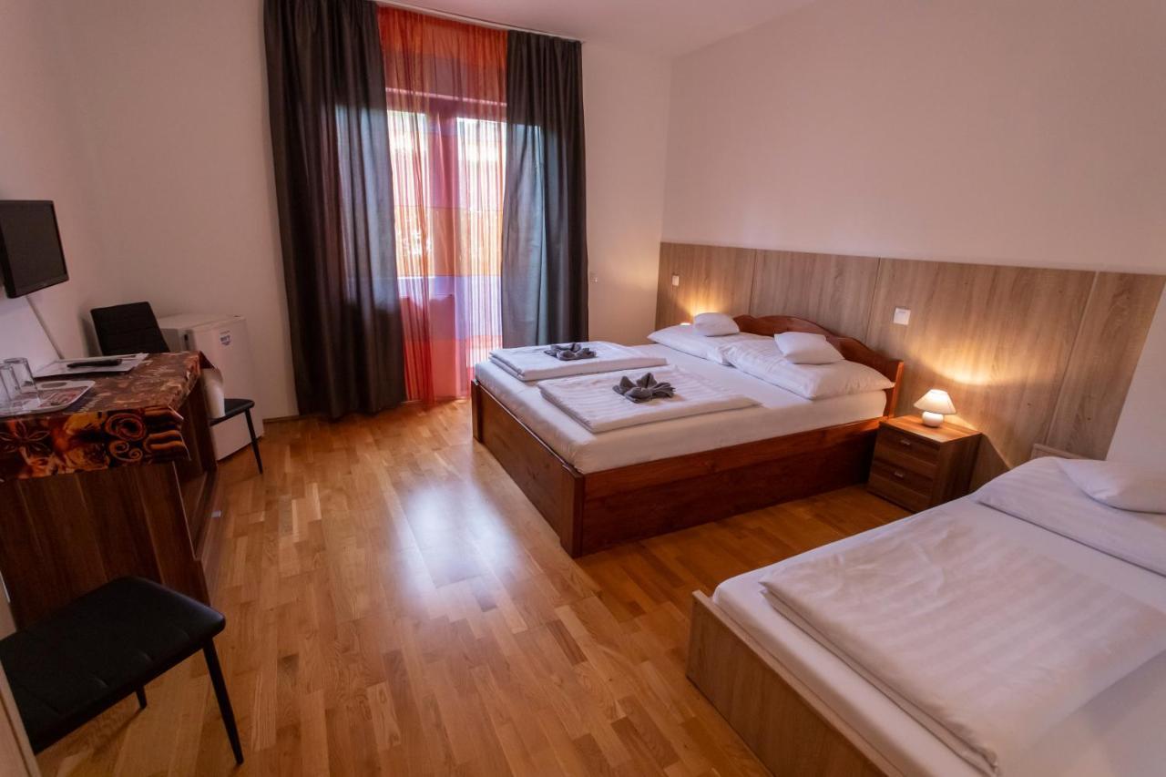 Margareta Apartman Es Ueduelohaz Bogacs Exterior photo