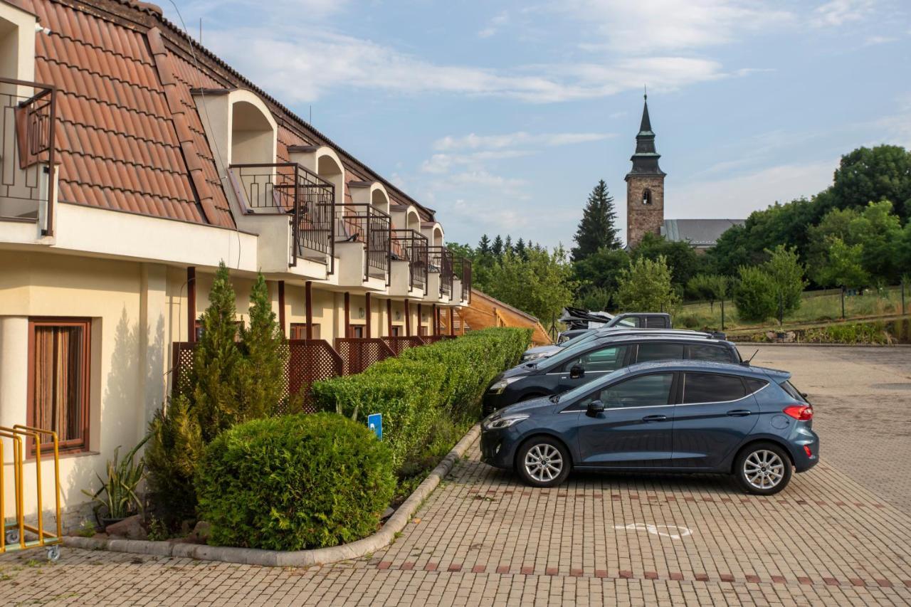 Margareta Apartman Es Ueduelohaz Bogacs Exterior photo