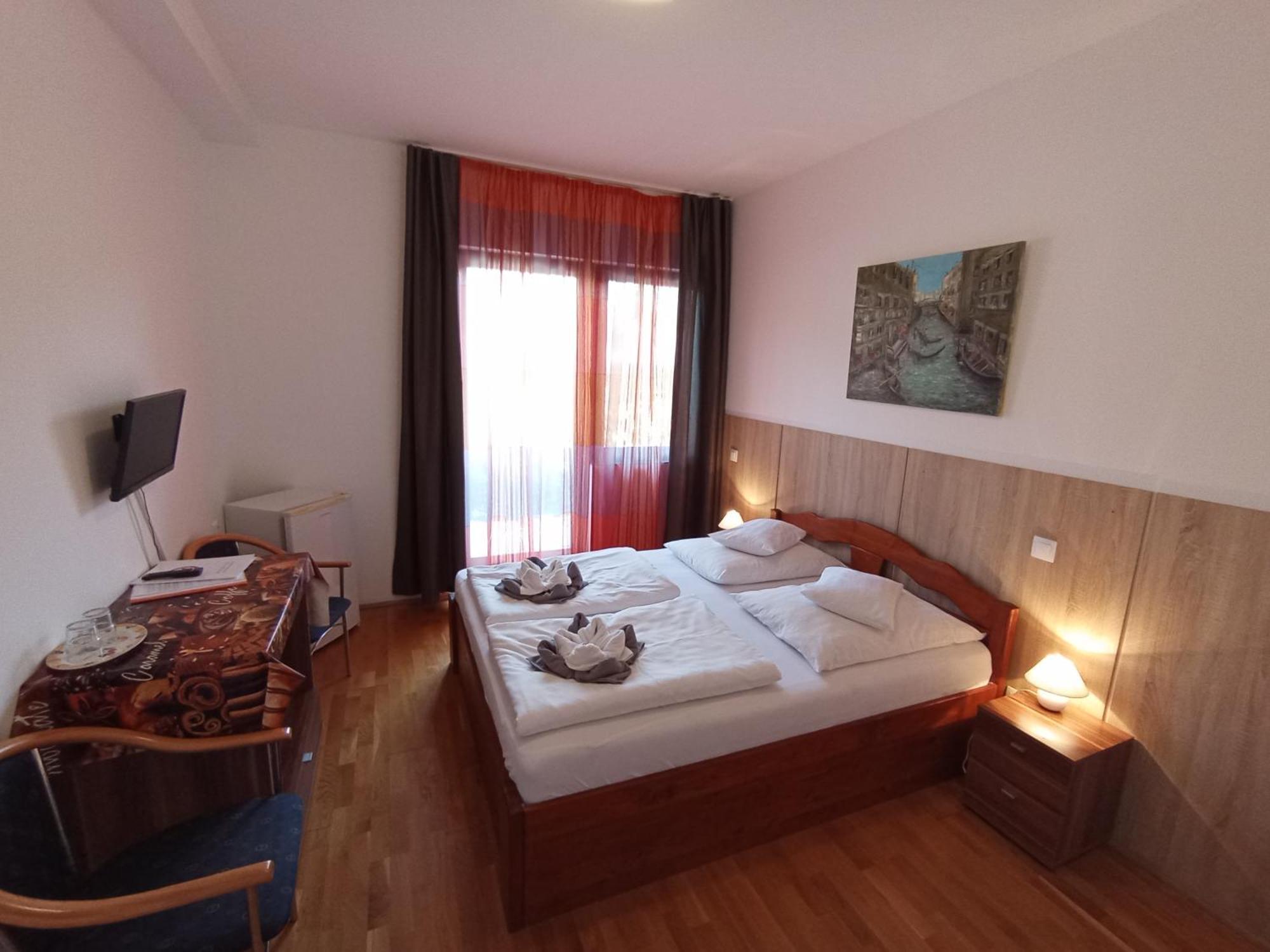 Margareta Apartman Es Ueduelohaz Bogacs Exterior photo