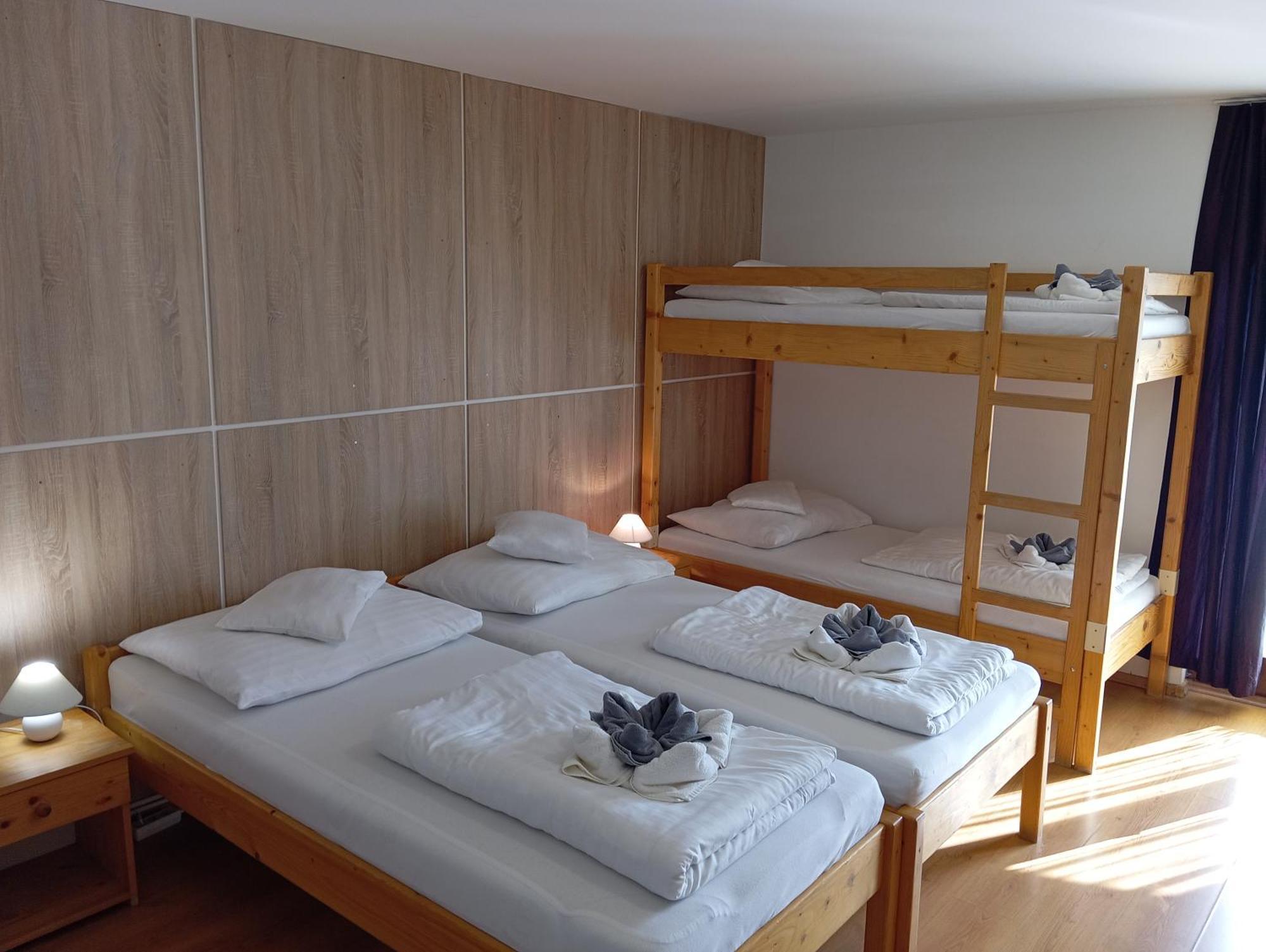 Margareta Apartman Es Ueduelohaz Bogacs Exterior photo