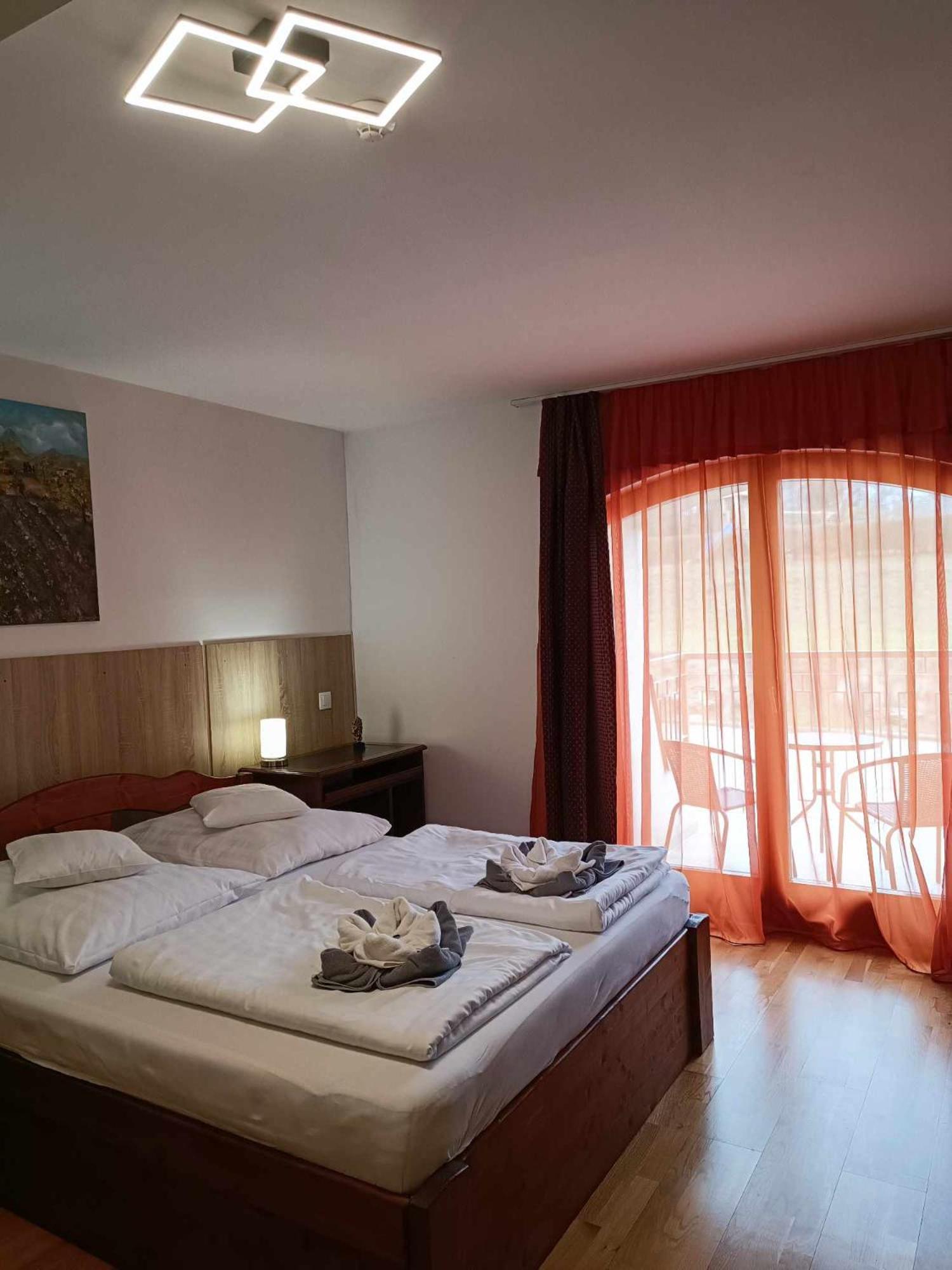 Margareta Apartman Es Ueduelohaz Bogacs Exterior photo
