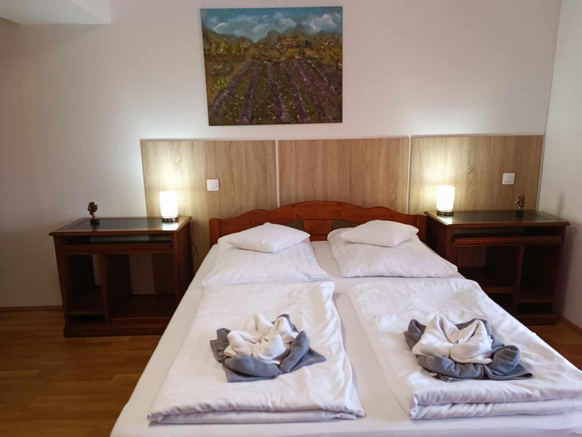 Margareta Apartman Es Ueduelohaz Bogacs Exterior photo